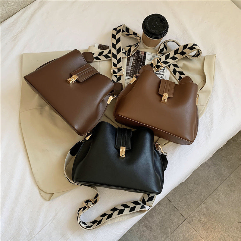 Wide Strap Bucket Shoulder Bag – Stylish Crossbody & Diagonal Handbag for Women