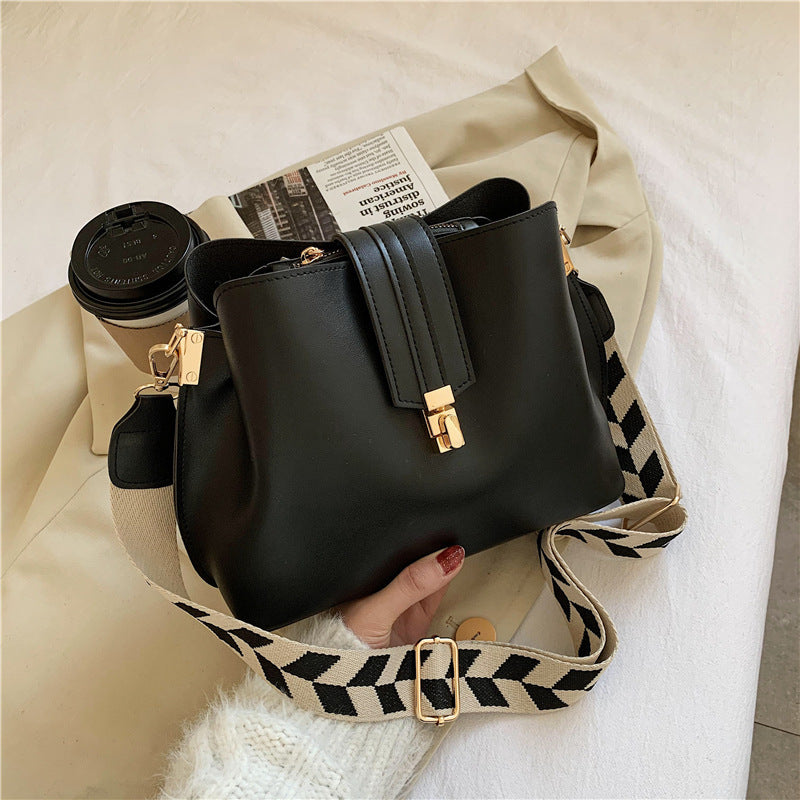 Wide Strap Bucket Shoulder Bag – Stylish Crossbody & Diagonal Handbag for Women