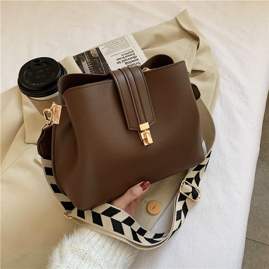 Wide Strap Bucket Shoulder Bag – Stylish Crossbody & Diagonal Handbag for Women