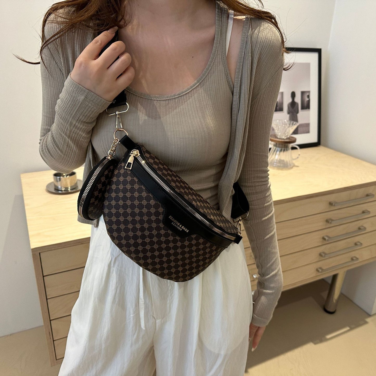 European And American Style Portable Crossbody Personality Retro Printing